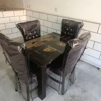 میز نهارخوری و تابلو