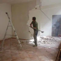 کارگر ساختمانی تخریب کندن جا کابل و چاه