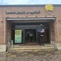 نیروی خدمات آقا درمجتمع آفتاب درخشان صحرا