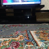 میز تلویزیون وساعت ایستاده