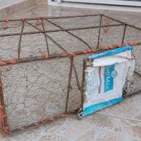 قفس آهنی مرغ و خروس