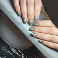 استخدام ناخن کار حرفه ای و سایر لاین های زیبایی