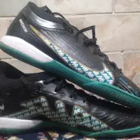 کفش ورزشی مخصوص سالن و آسفالت و چمن مصنوعی