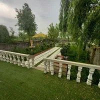 دور باغچه و نرده صراحی