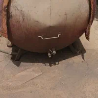 یک عدد تانکر ۱۰۰۰لیتری گرد و یک عددمربع ۱۰۰۰لیتری