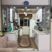 اجرای روکش کابینت و ماربل شیت و کاغذ دیواری