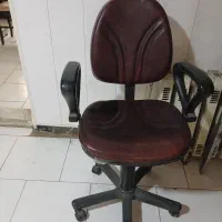 میز کامپیوتر قهوه ای
