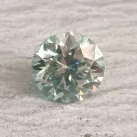 یک قطعه الماس روس بسیار زیبا رنگ سبز