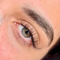 خدمات تخصصی مژه و ابرو + آموزش حرفه‌ای