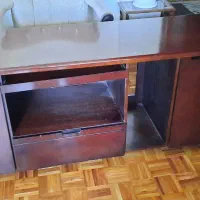 میز تحریر و کامپیوتر