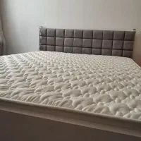 تخت خواب وتشک