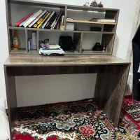 میز تحریر و میز مطالعه کتابخانه دار