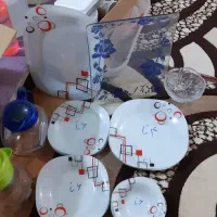 تعدادی ظرف چینی فروش به علت کمبود جا