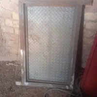 درب کوچک فلزی