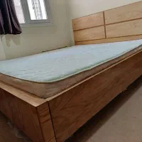 تخت خواب دو نفره به همراه تشک ، آیینه و دراور