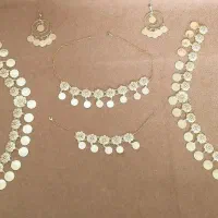 سر پشتند ،گردنبند ،دستبند ،گوشواره