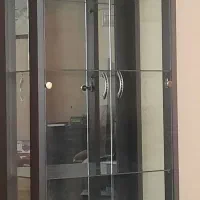 ویترین دو در تمام شیشه
