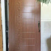 درب چوبی MDF طرح‌دار نو و تمیز