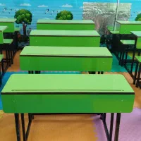 تعدادی صندلی و میز و نیمکت