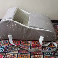 سبد و آغوشی و صندلی ماشین بچه