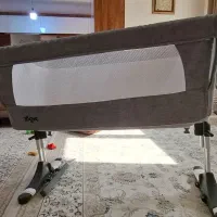 تخت کنار مادر
