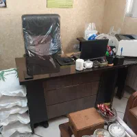 منشی خانم مسلط به word و امور دفتری .
