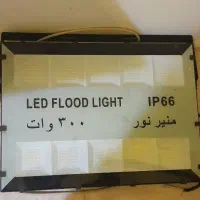 پروژکتور ۳۰۰ وات در حد نو