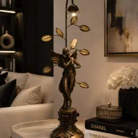 آباژور بلند کنار سالنی