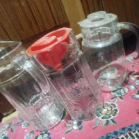 سه تا پارچ  و ی جفت سینی شیشه ای