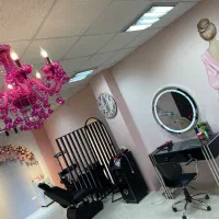 آرایشگر حرفه ای