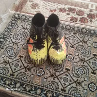 سلام کفش فوتبال روی چمن