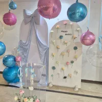 بادکنک آرایی گل آرایی نامزدی تم تولد بله برون