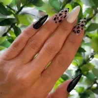 ترمیم و کاشت ناخن حتی روزهای تعطیل سعادت اباد