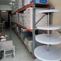 قفسه و رگال و ویترین فروشگاهی