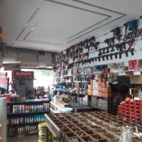 فروشنده و شاگرداقا و صندوقدارخانم جهت رنگ و ابزار