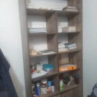 کتابخانه نو وتمیز بدون زدگی