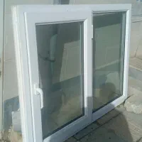 یک عدد پنجره پی وی سی با شیشه