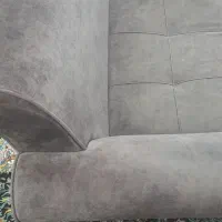 یک عدد مبل تمیز