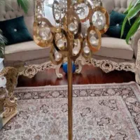 آباژور ایستاده