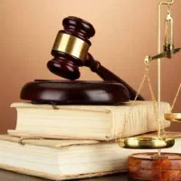 وکیل پایه یک دادگستری هستم