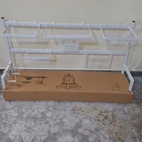 آبچکان جلو پنجره