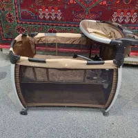 تخت پارک نوزادی