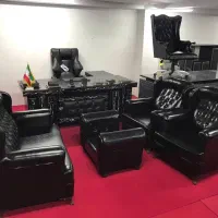 مبلمان اداری میز مدیریت مشکی رگه سفید