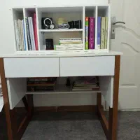 میز تحریر با قفسه بندی