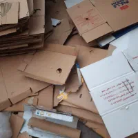 ضایعات کارتن و کاغذ و آهن آلات