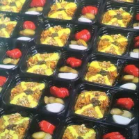 کارگر ساده آشنا به کار کترینگ