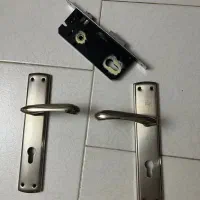 دستگیره و قفل درب چوبی