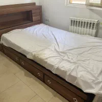 تخت یک‌نفره درجه یک جادار و چندکاره