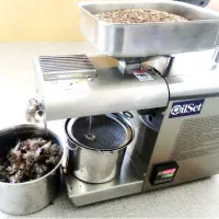 دستگاه روغن کشی پرس سرد ۱ماه کار کرده