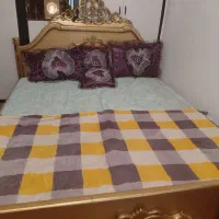 تخت دونفره با اینه دراور ودوتا پای تختی ه